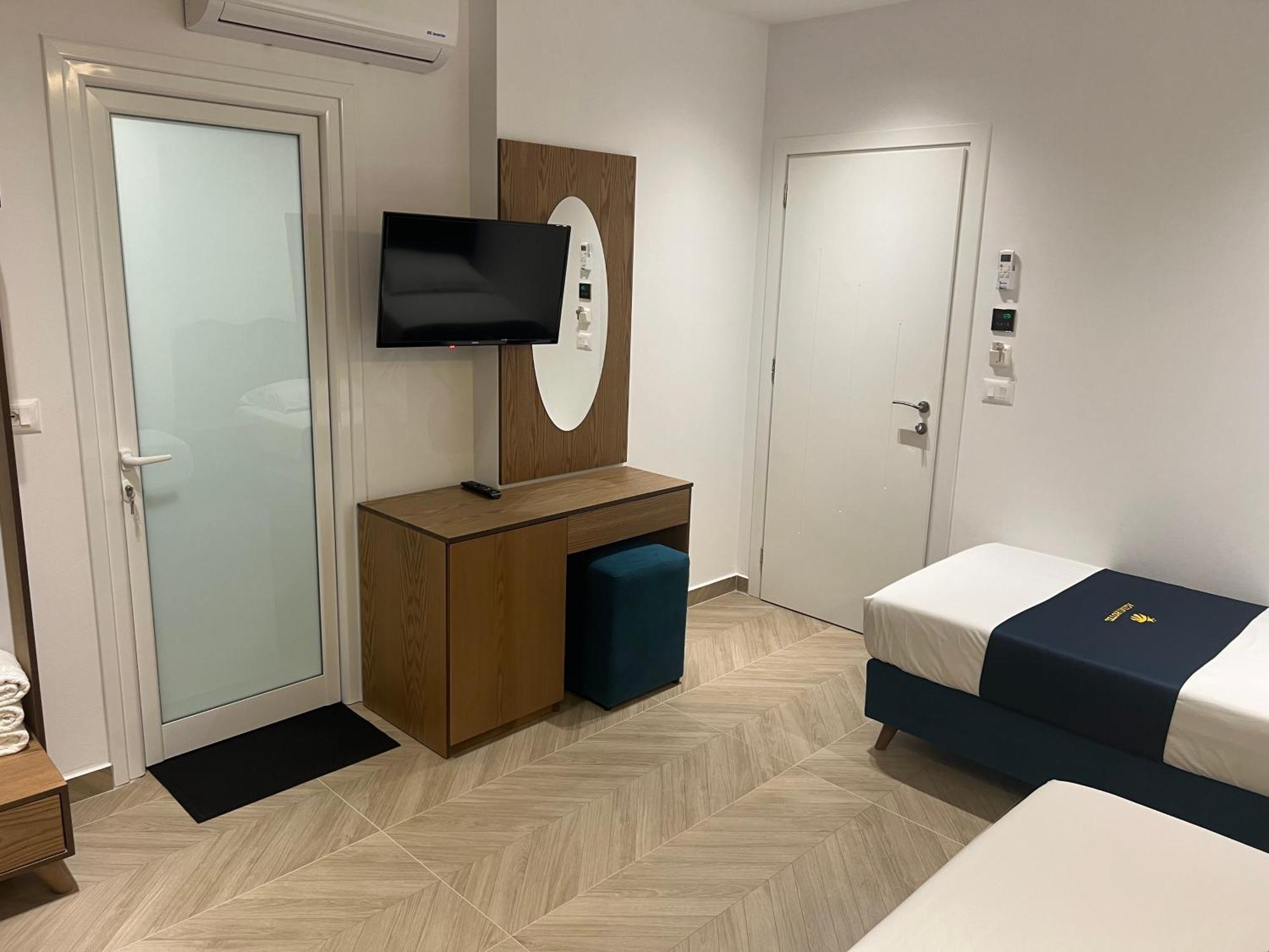 Agimi Hotel Ksamil Exteriör bild